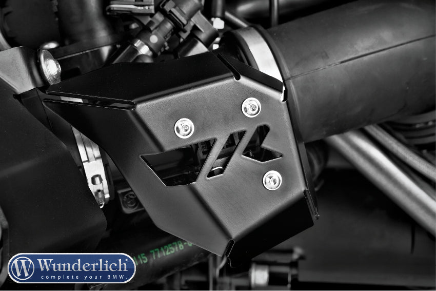 The black Wunderlich EVO-R Throttle valve Cover protects the sensitive throttle sensor and the connections of the R 1200 R | ST | GS.