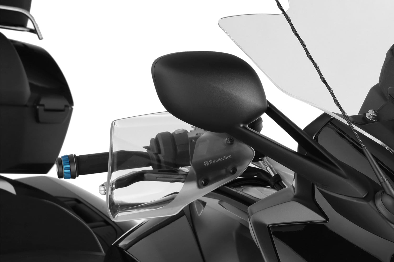 Hand guard “Clear Protect” offers maximum protection from cold, rain, or dirt.