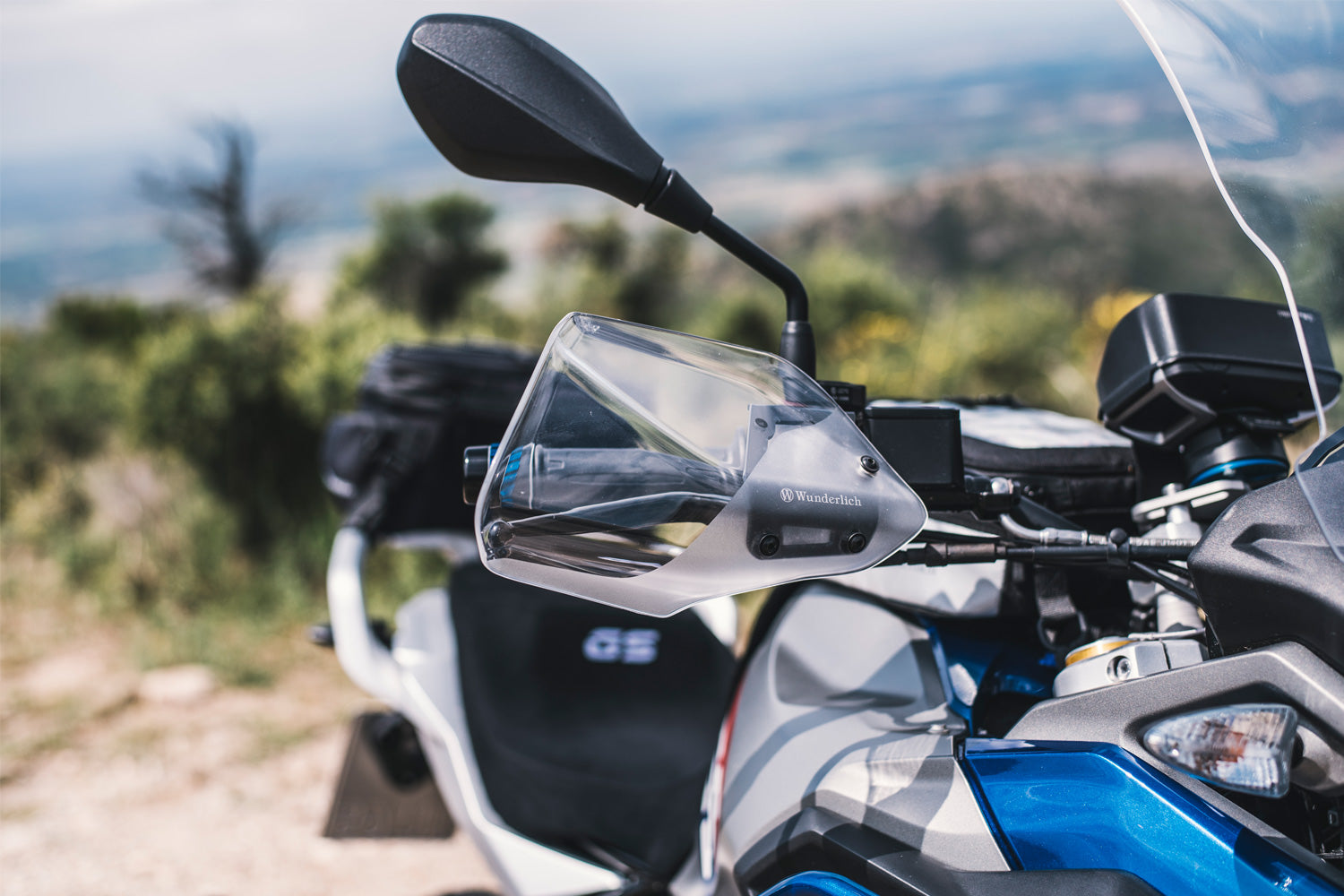 These hand guards offer maximum protection from cold, rain, or dirt.