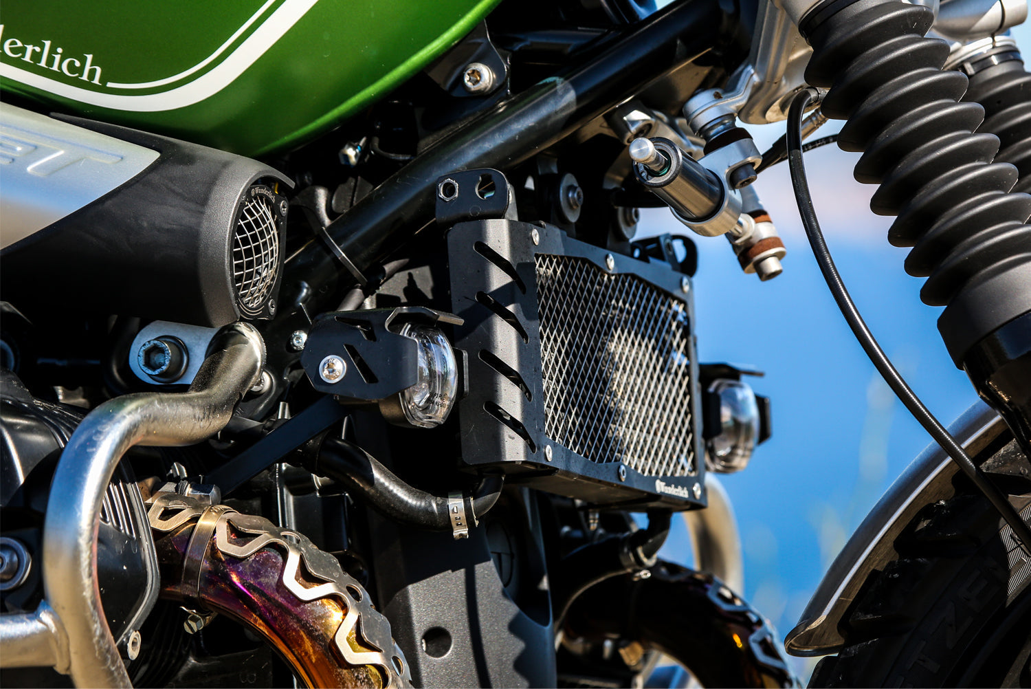»MICROFLOOTER« LED auxiliary headlight R nineT/ R nineT Scrambler for 100% even area illumination