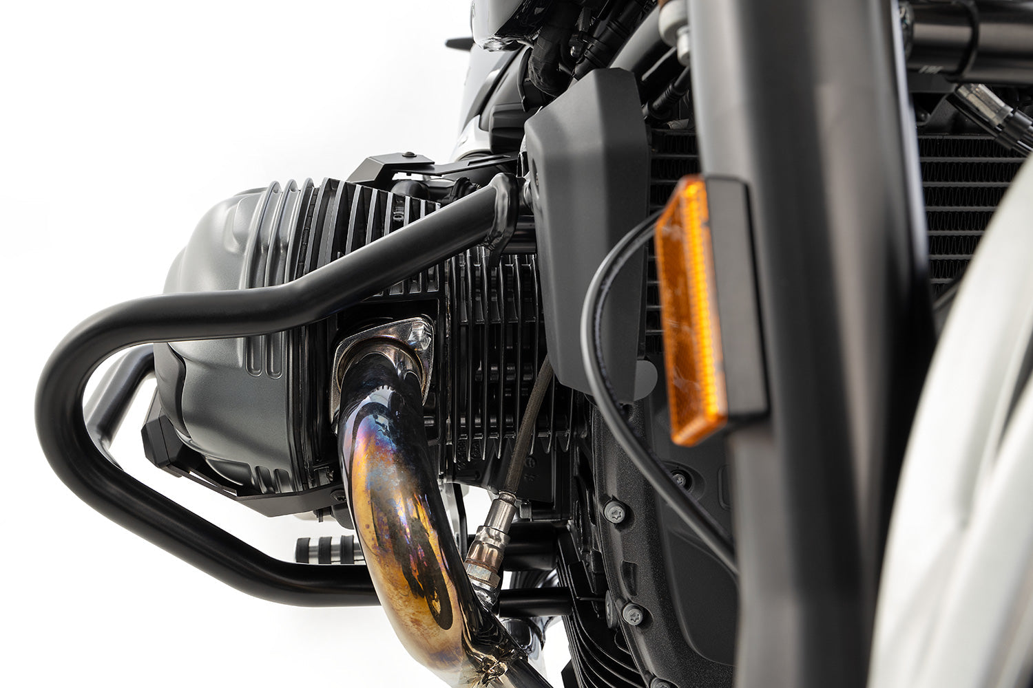 Enables the installation of engine protection bar with valve cover & cylinder protection guards