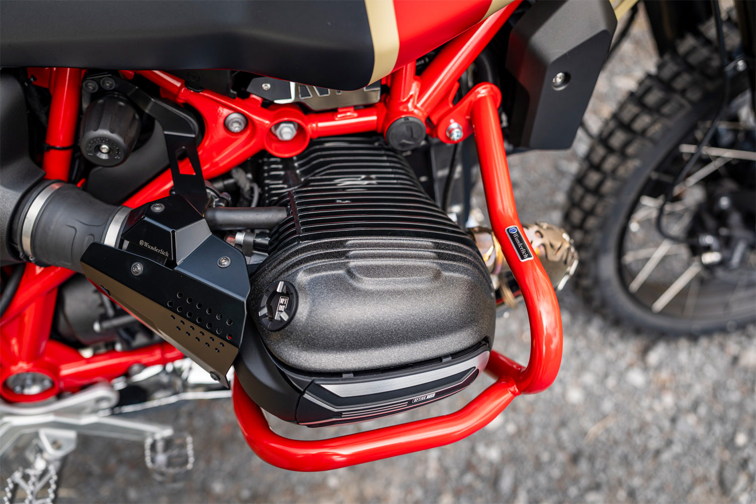 Enables the installation of engine protection bar with valve cover & cylinder protection guards