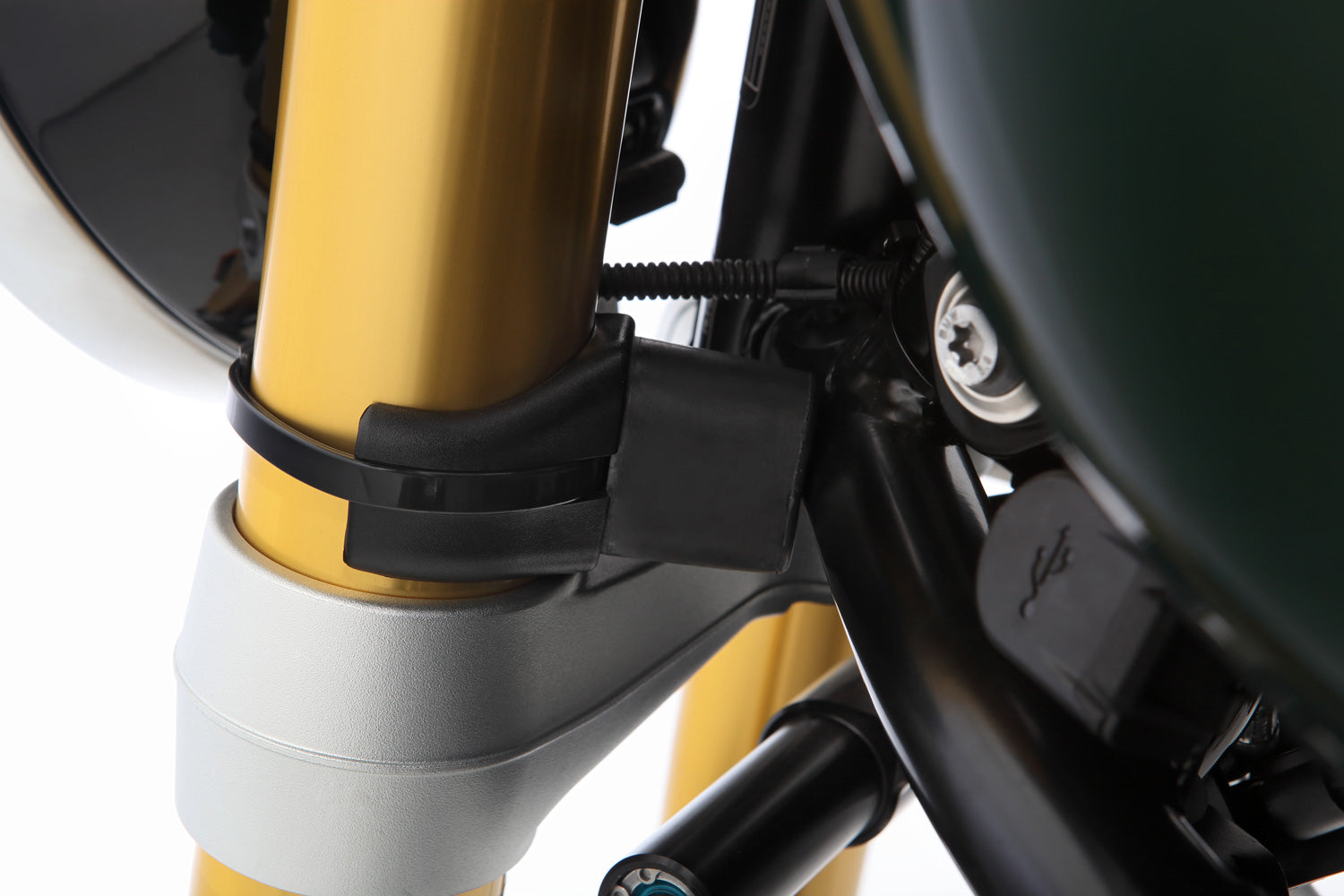 Limit and dampen the steering angle in the event of a fall, even before the standard steering stops are reached with full force