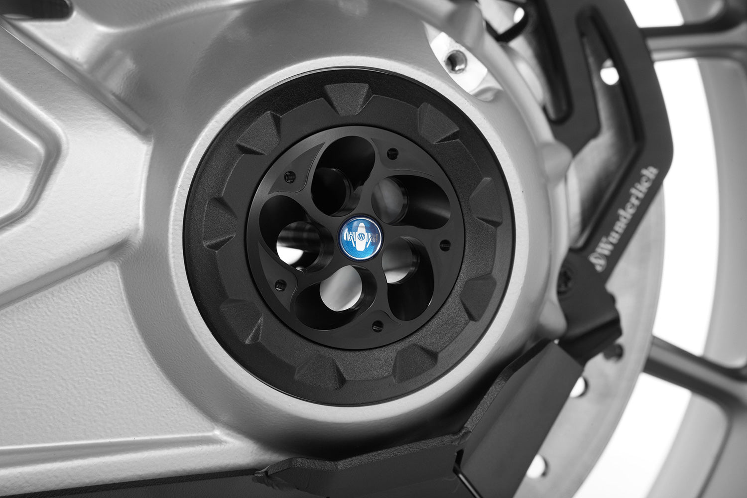 Wunderlich hub cover tornado for bmw R 1200 GS LC Adv. GS LC, R LC, RS LC, RT LC closes the hollow, ragged wheel hub.