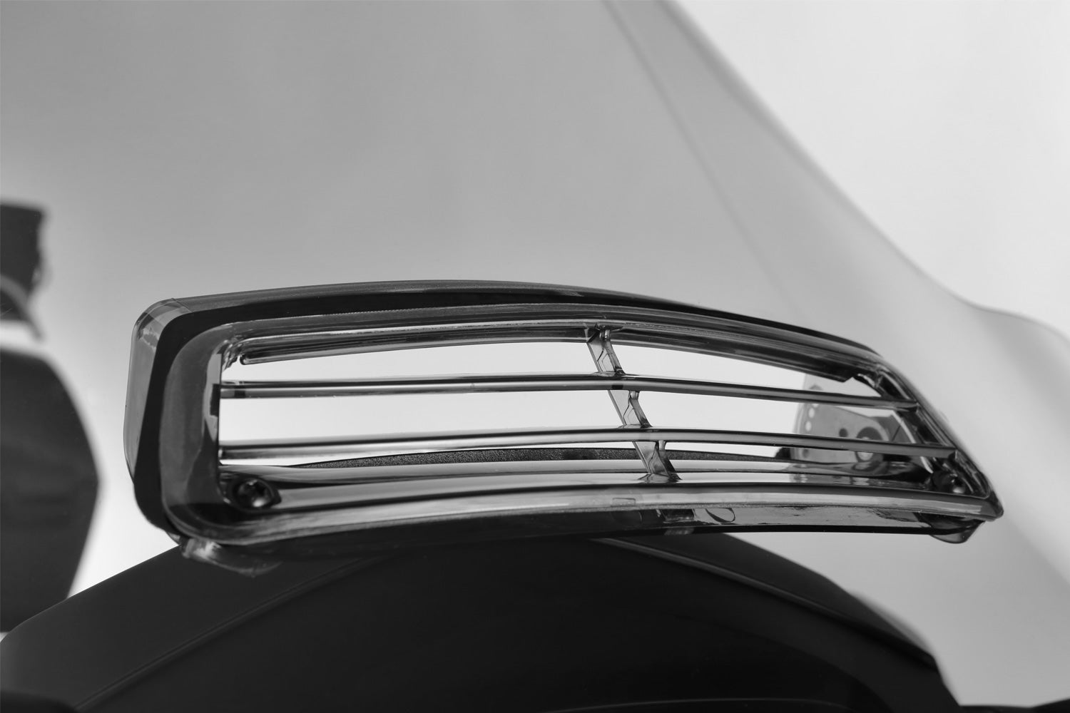 Elegant »MARATHON AIRVENTED« windshield with the unique, controllable ventilation open
