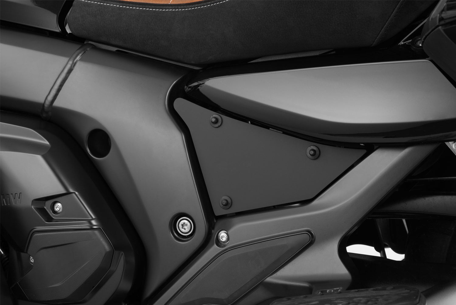 We close up the gap with a slim and attractive 4mm thick side cover. Protects the frame from scratches especially when riding off-road.