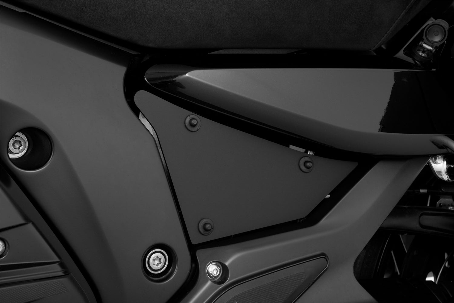 We close up the gap with a slim and attractive 4mm thick side cover. Protects the frame from scratches especially when riding off-road.