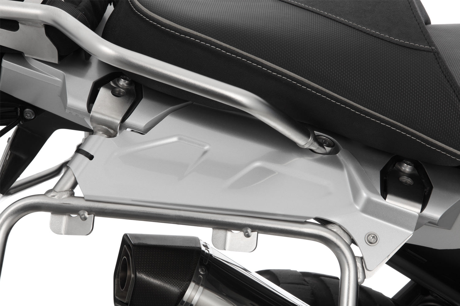 The two covers close the openings between the case carriers and the tail frame and create an appealing look. 