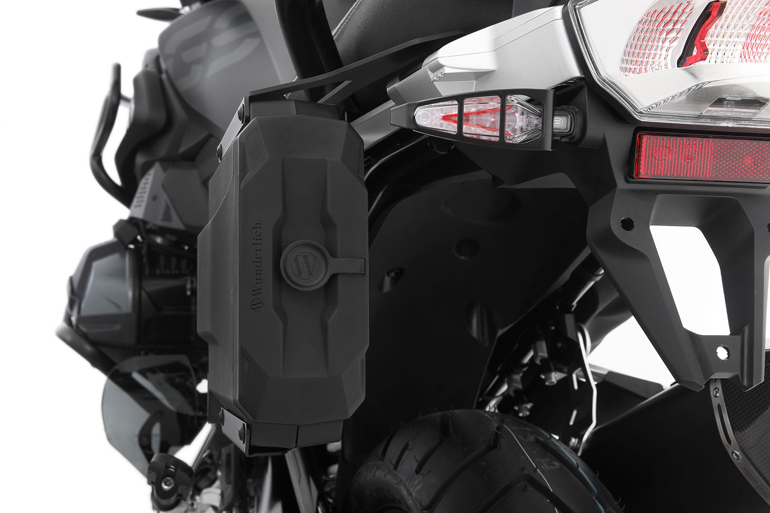 Tailored tool box for various bits and pieces for BMW - space-saving, integrated assembly