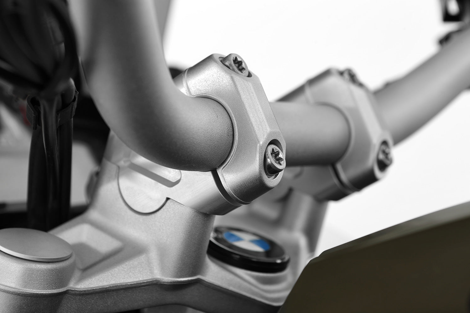 The Wunderlich handlebar riser for the BMW R 1200/1250 GS LC for a convenient and comfortable seating position for relaxed riding