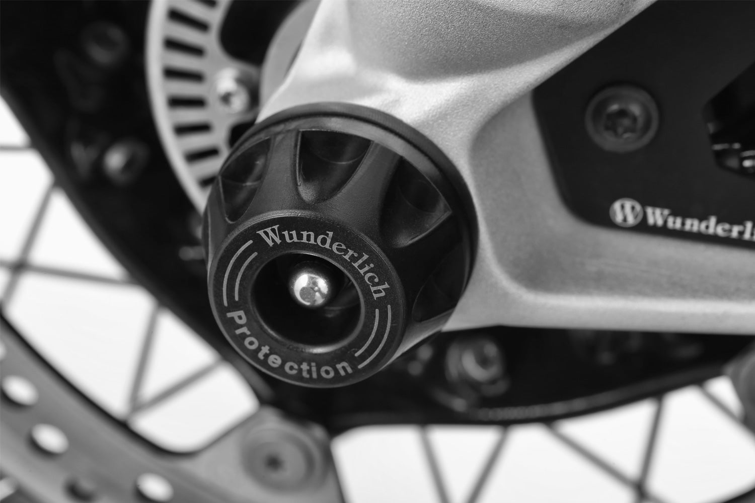 DoubleShock axle protection pads now also keep the front fork a safe distance from the asphalt and help prevent serious damage 