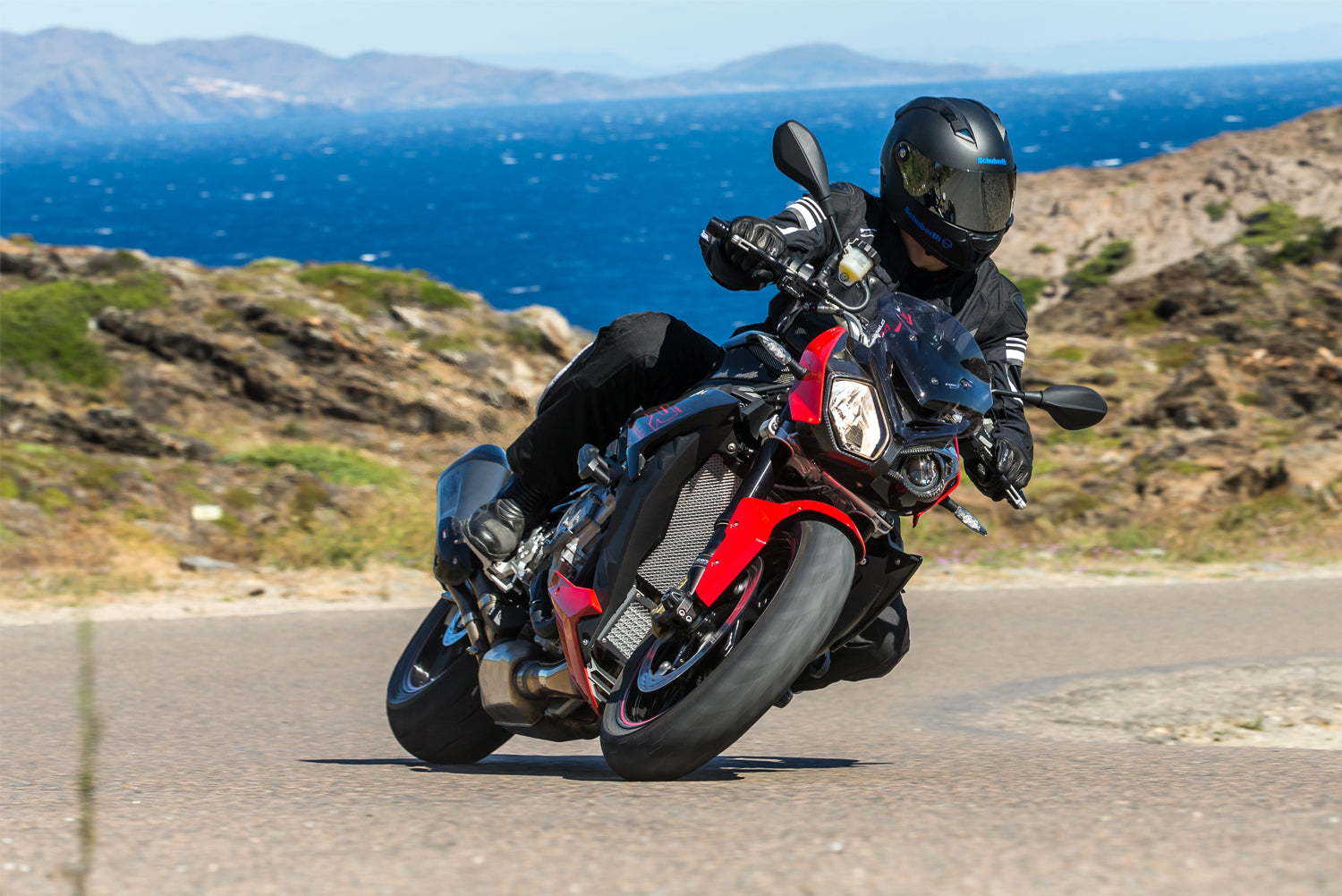 Keeps the forks a safe distance from the asphalt and helps prevent serious damage.