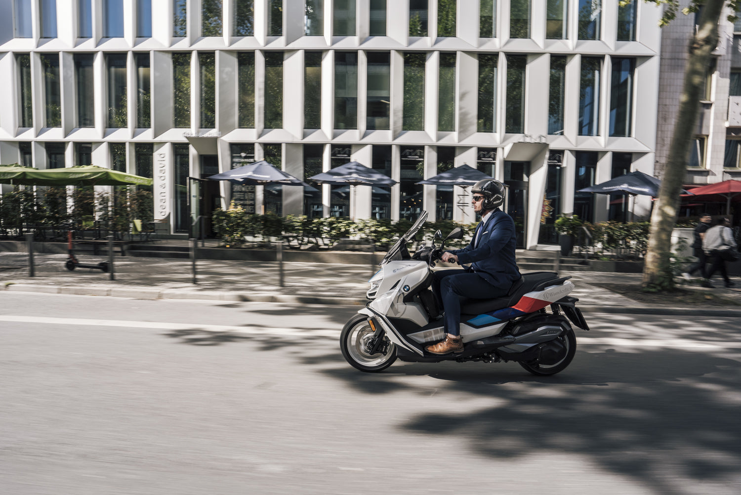 The economical and practical cruise control. Extremely light, highly stable design made completely from anodised aluminium.