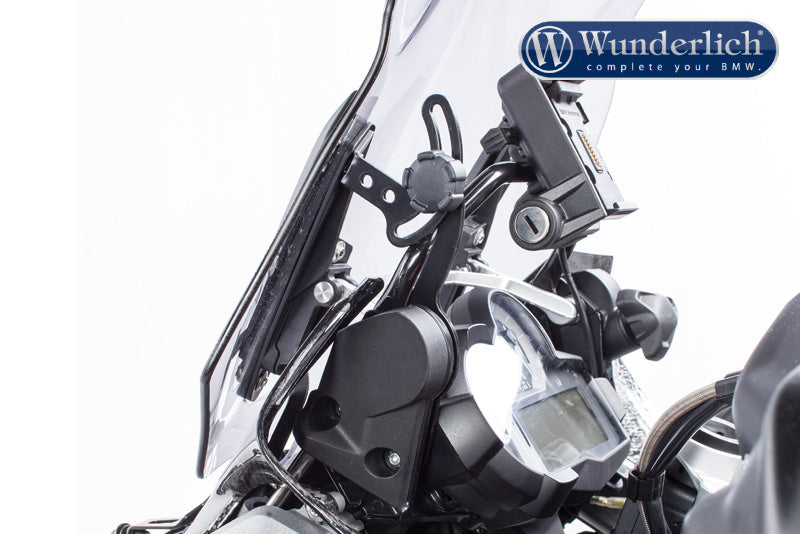 The windshield reinforcement on both sides stabilises the windshield and thus reduces turbulences caused by the airflow at high speeds