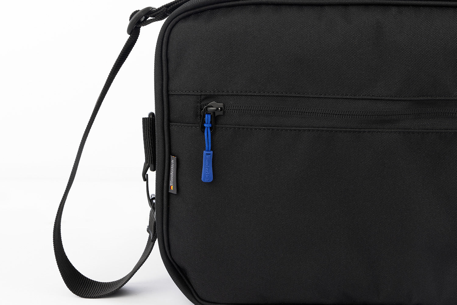 Perfectly fitting inner bag for the left original BMW Aluminum Case