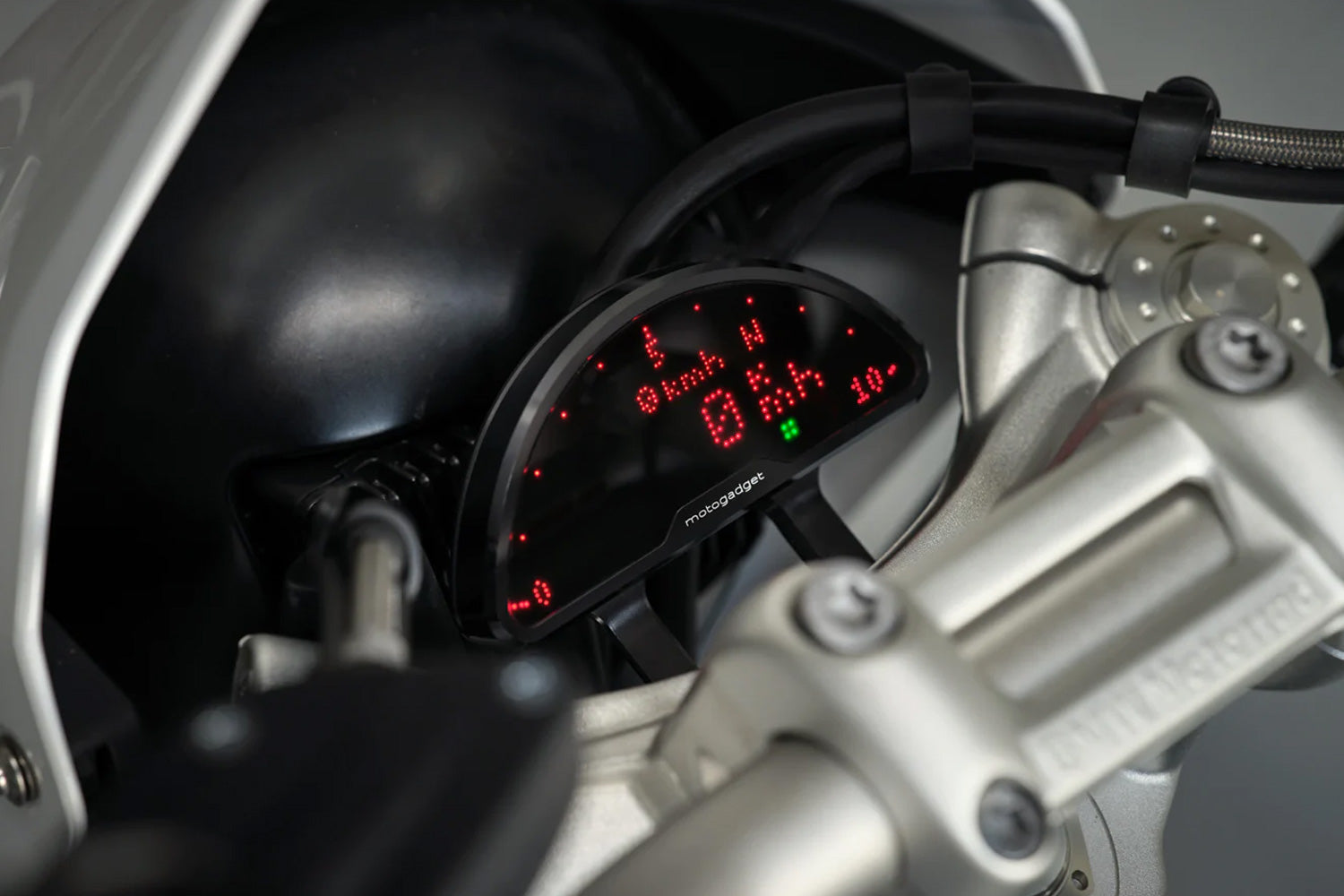 With this plug and ride kit for BMW R nineT you can easily give your BMW an individual look