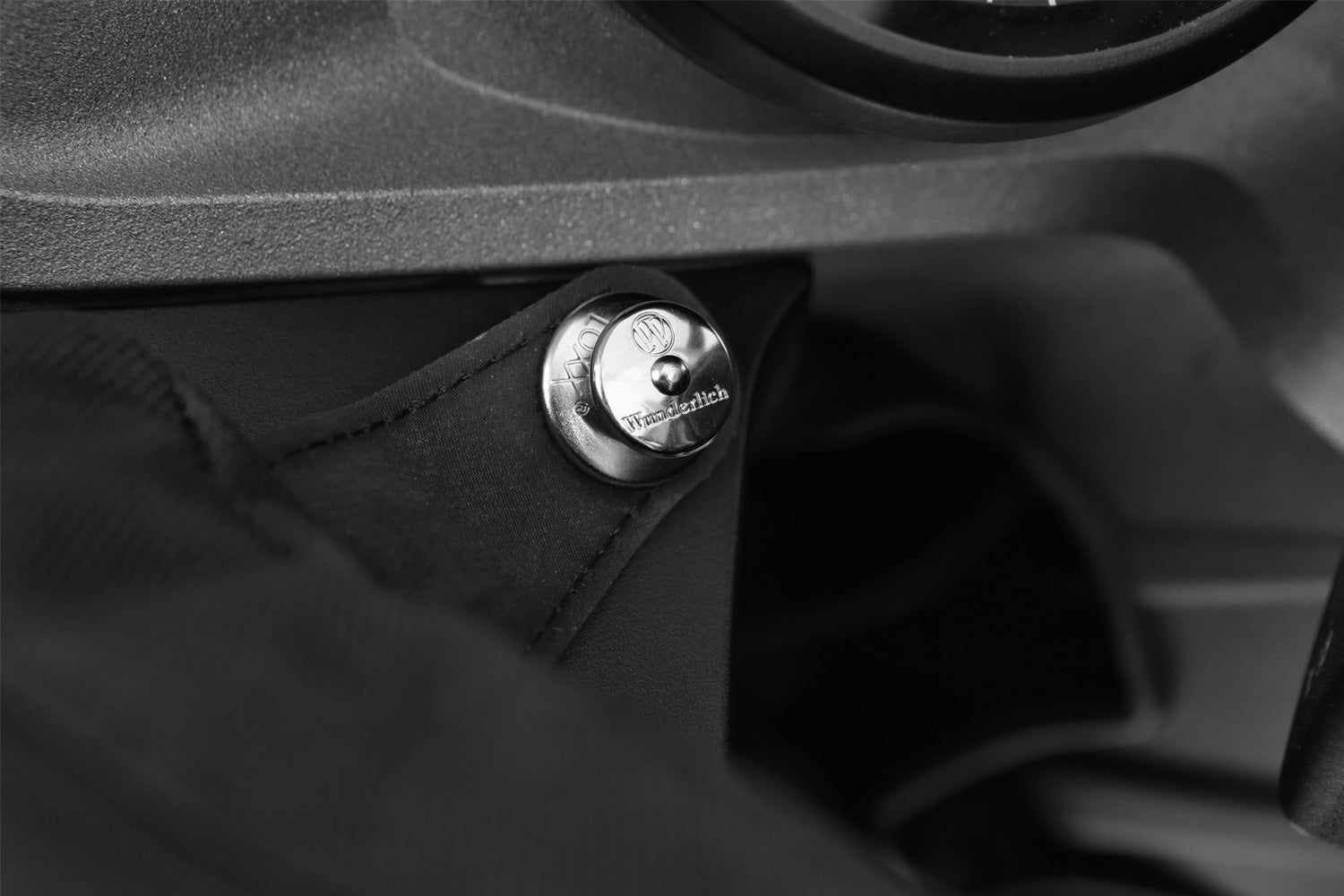The refined and fitted Fairing Pouch for everything you need quickly to hand
