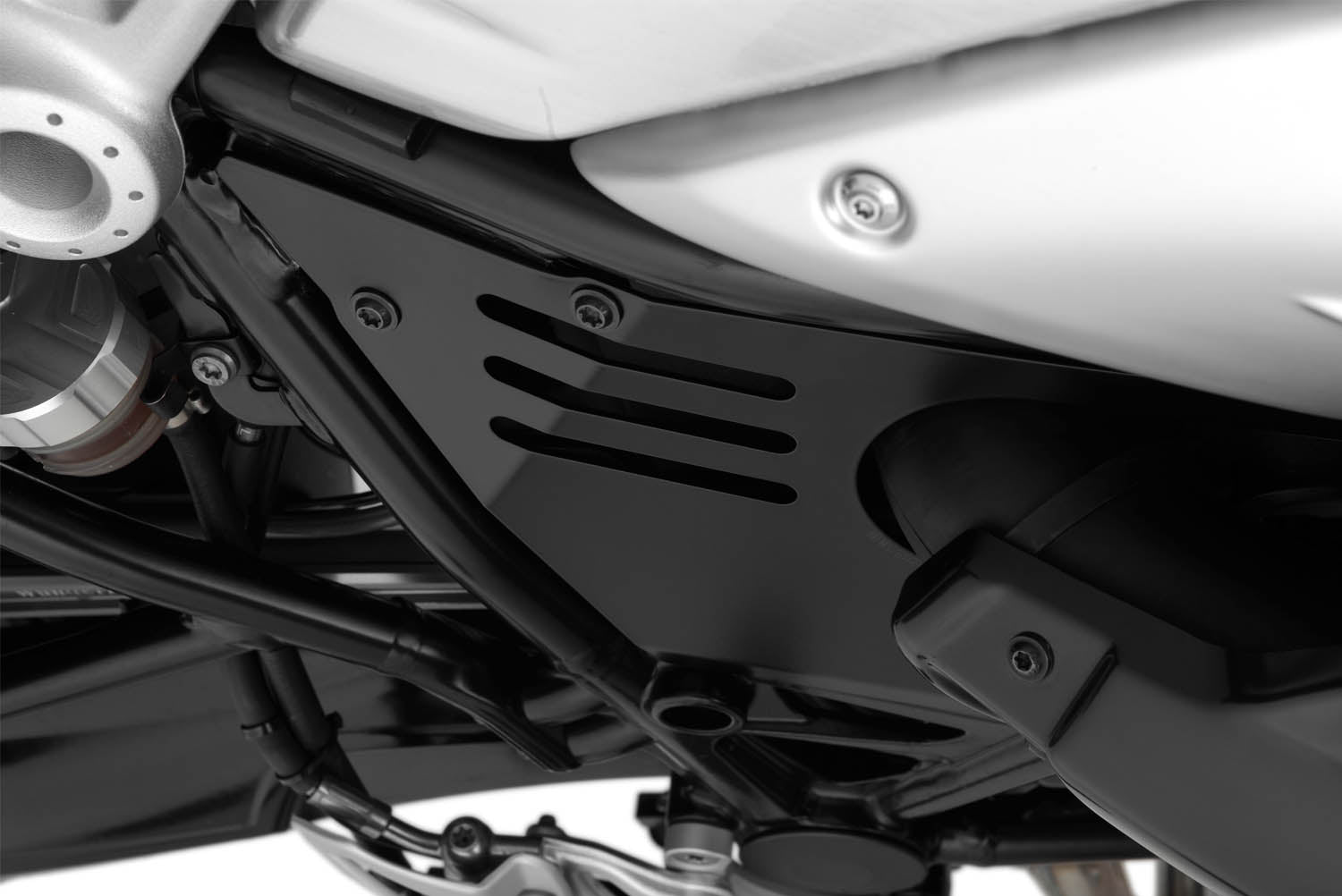 This cover closes the frame triangle on the R nineT and thus covers the air filter box