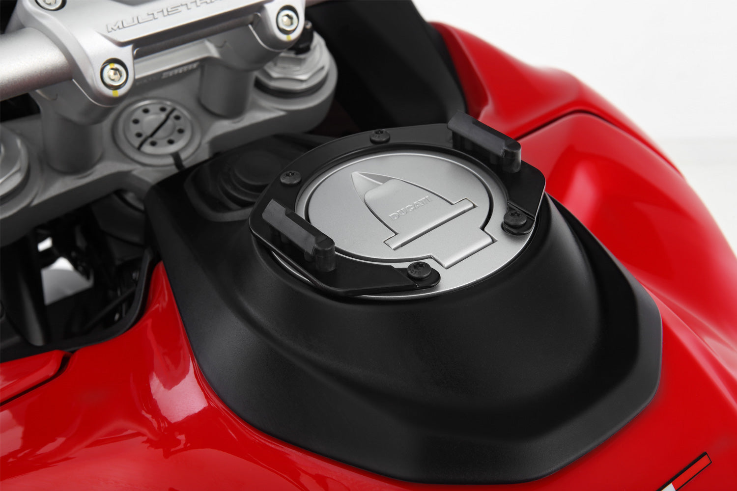 Wunderlich tank ring for tank bag CLICK BAG  Multistrada V4 Rally - Passion. Unlimited. ✔ Premium components ✔ Integrated design ➜ Order now