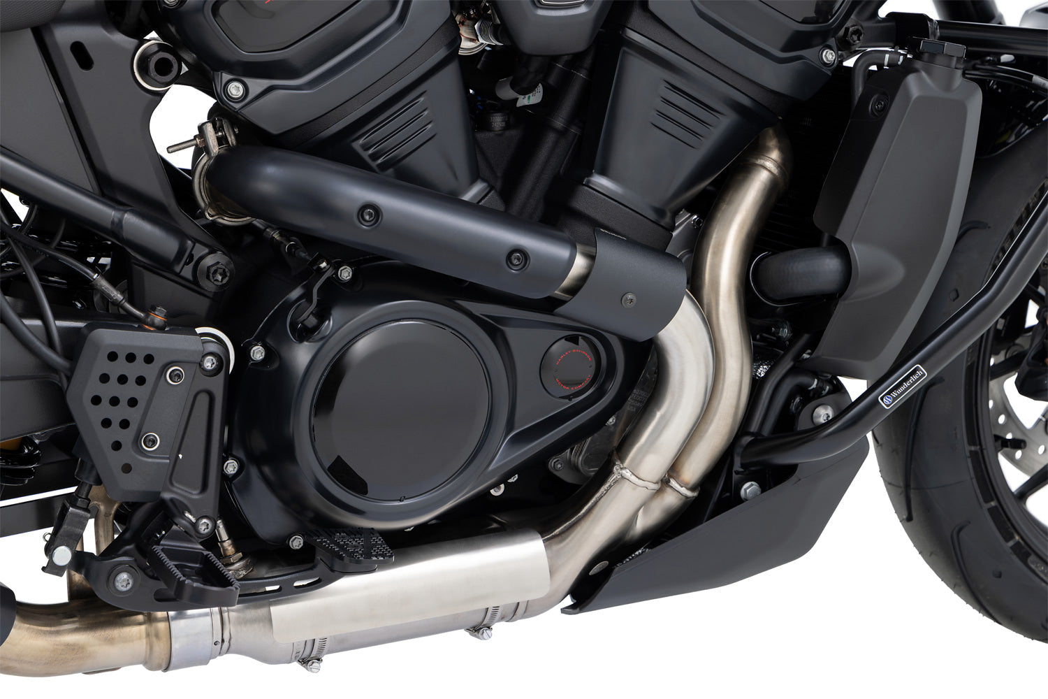 Reliably shields the radiant heat coming from the manifold of the rear cylinder