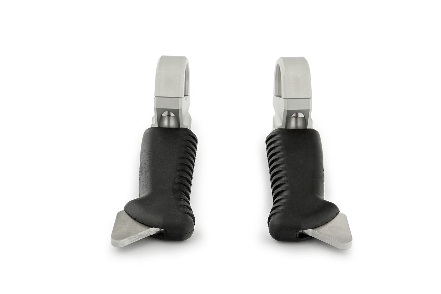 The practical and comfortable crash bar foot rests allow relaxed riding, even on long trips. 