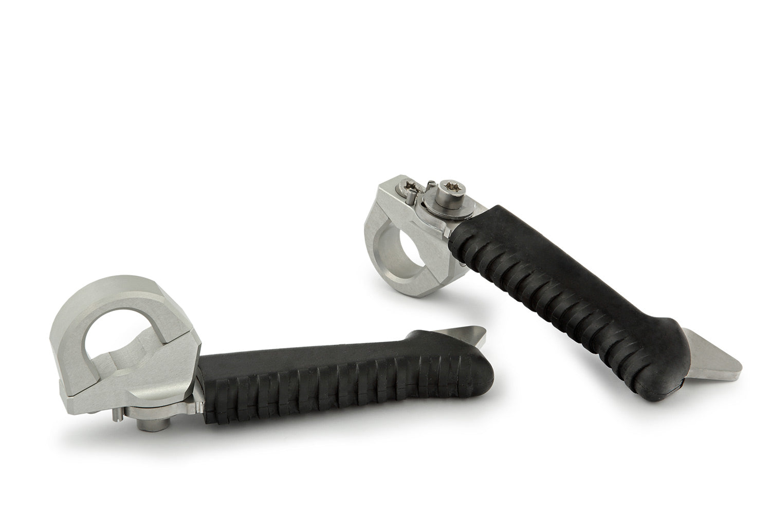 The practical and comfortable crash bar foot rests allow relaxed riding, even on long trips. 