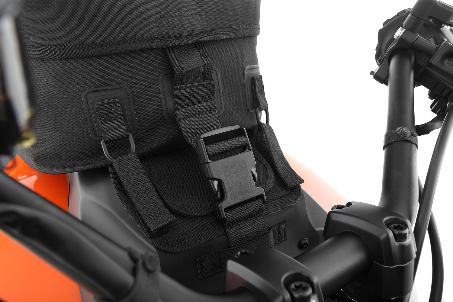 Our compact tank bag is the ideal solution for everyday travel but also for tours over a day or multiple days