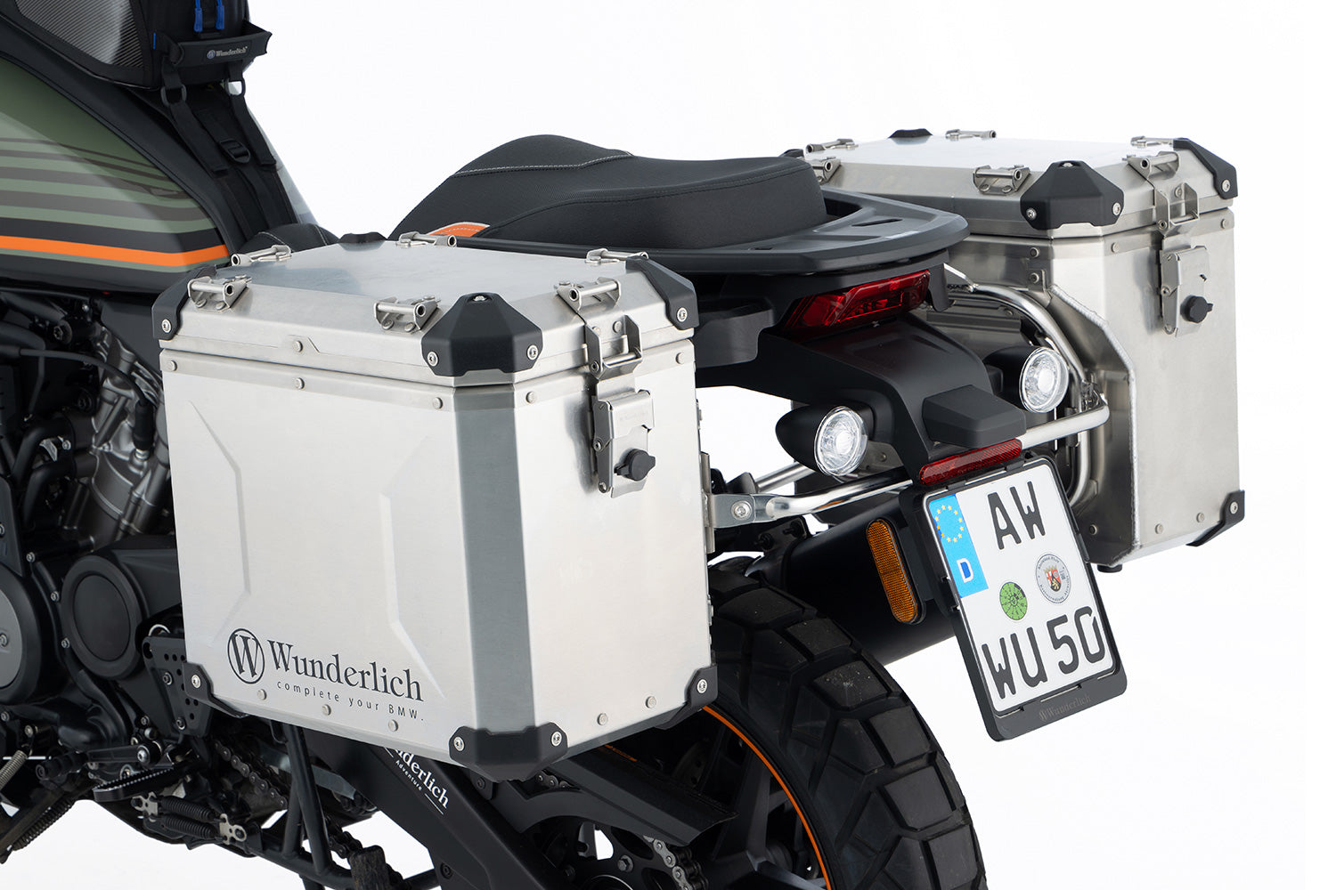 Sturdy, light and stylish aluminium cases add truly special comfort to every rider on any tour.