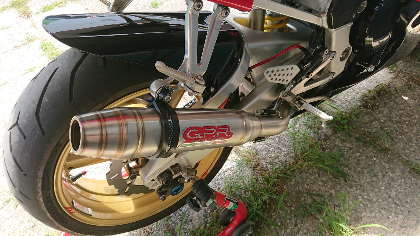 GPR-Exhaust---Deeptone-Inox-Slip-on-for-YZF-1000-R1-from-1998-to-2001-dB-Killer-Link-Pipe